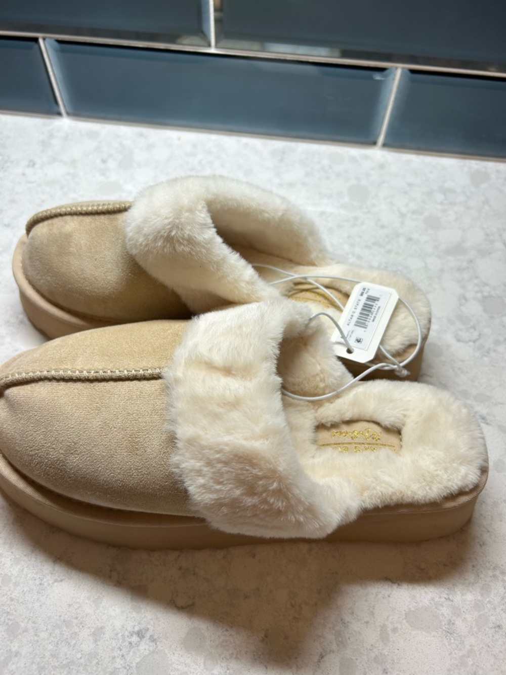 Altar’d State slipper - NEW - Picture 4 of 5